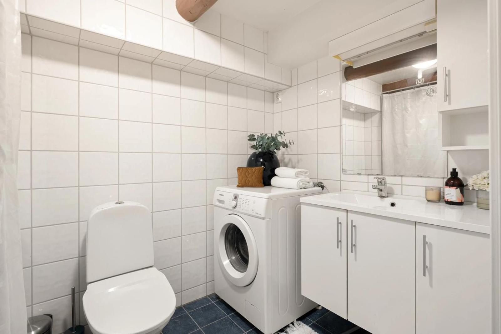 Charming Loft, High Ceiling !modern & Central, Free Private Parking 7 Min Walking ! Apartment *